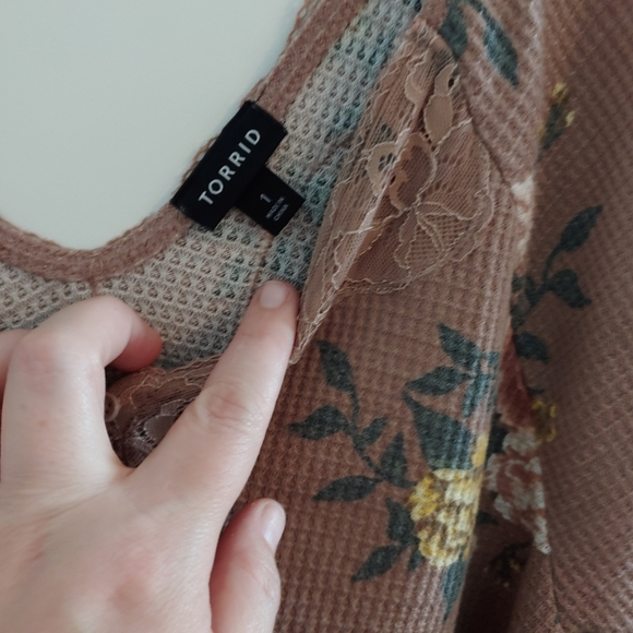 Torrid Sz 1 Top - Picture 2 of 3